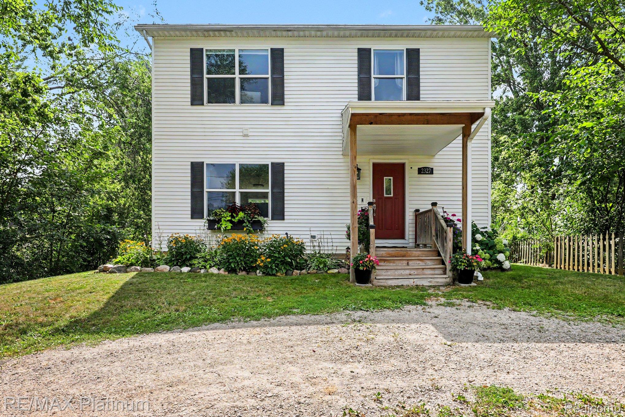 2327 Hammerslea Road
