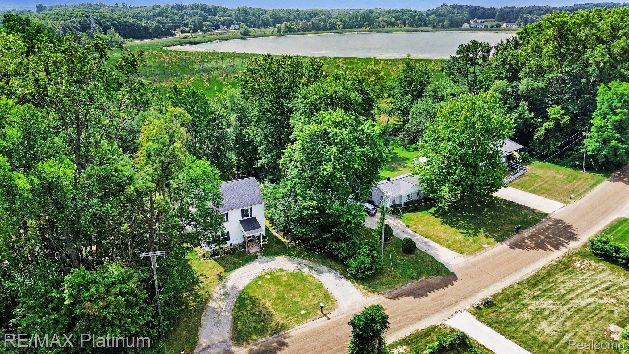 2327 Hammerslea Road
