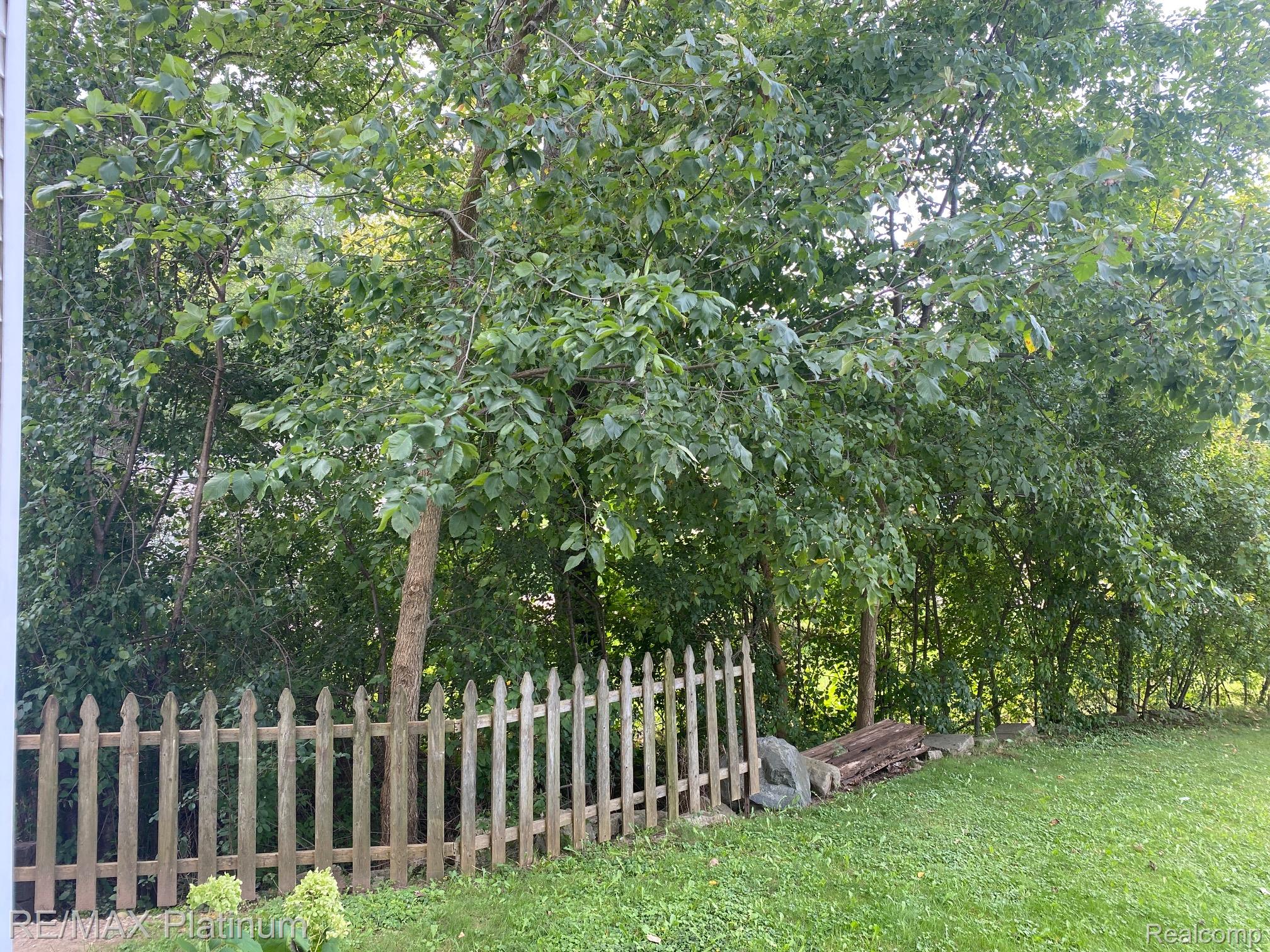 2327 Hammerslea Road