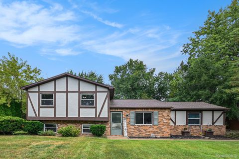 621 Vincent Street Pinckney Village MI 48169