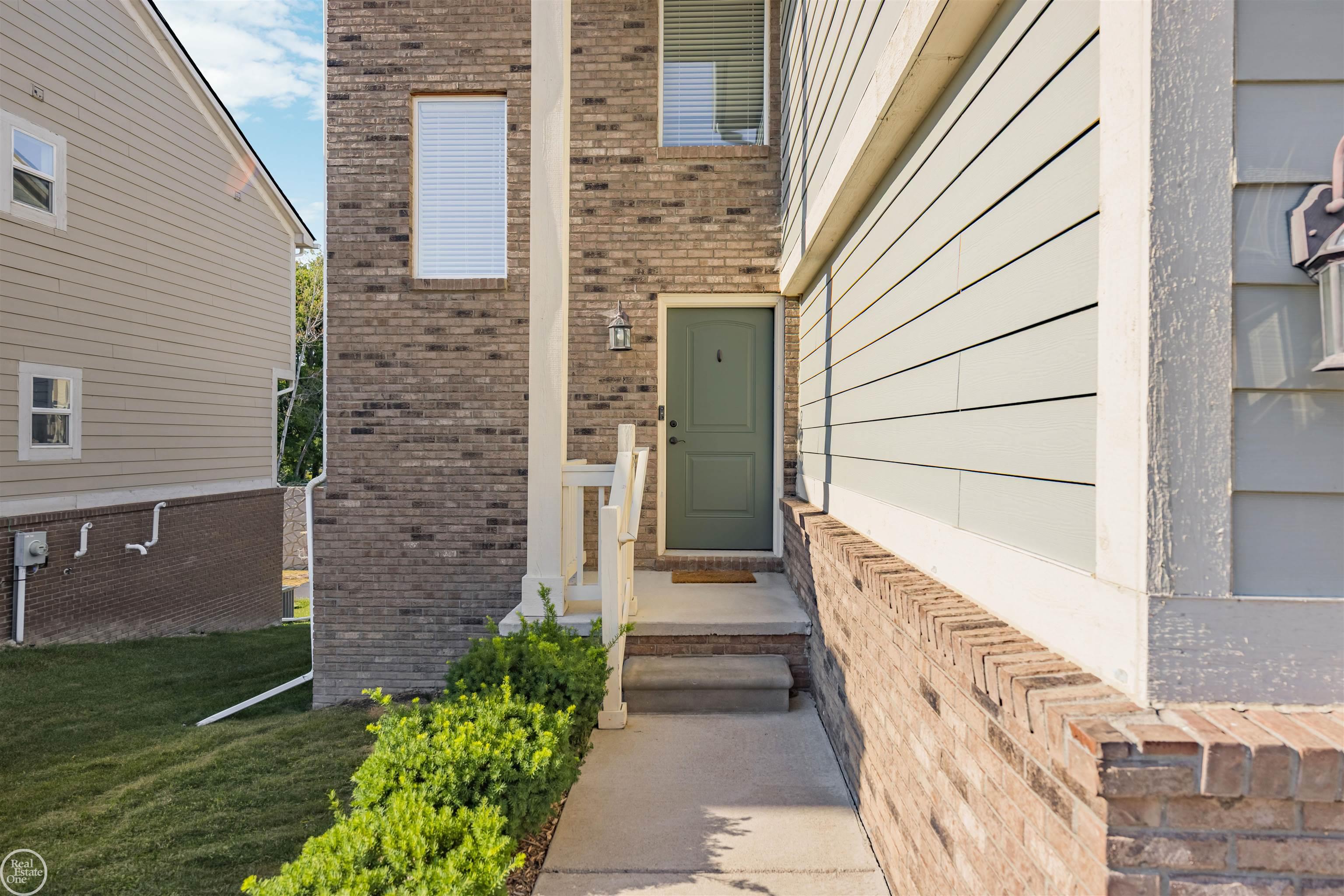 3923 Maple Lane