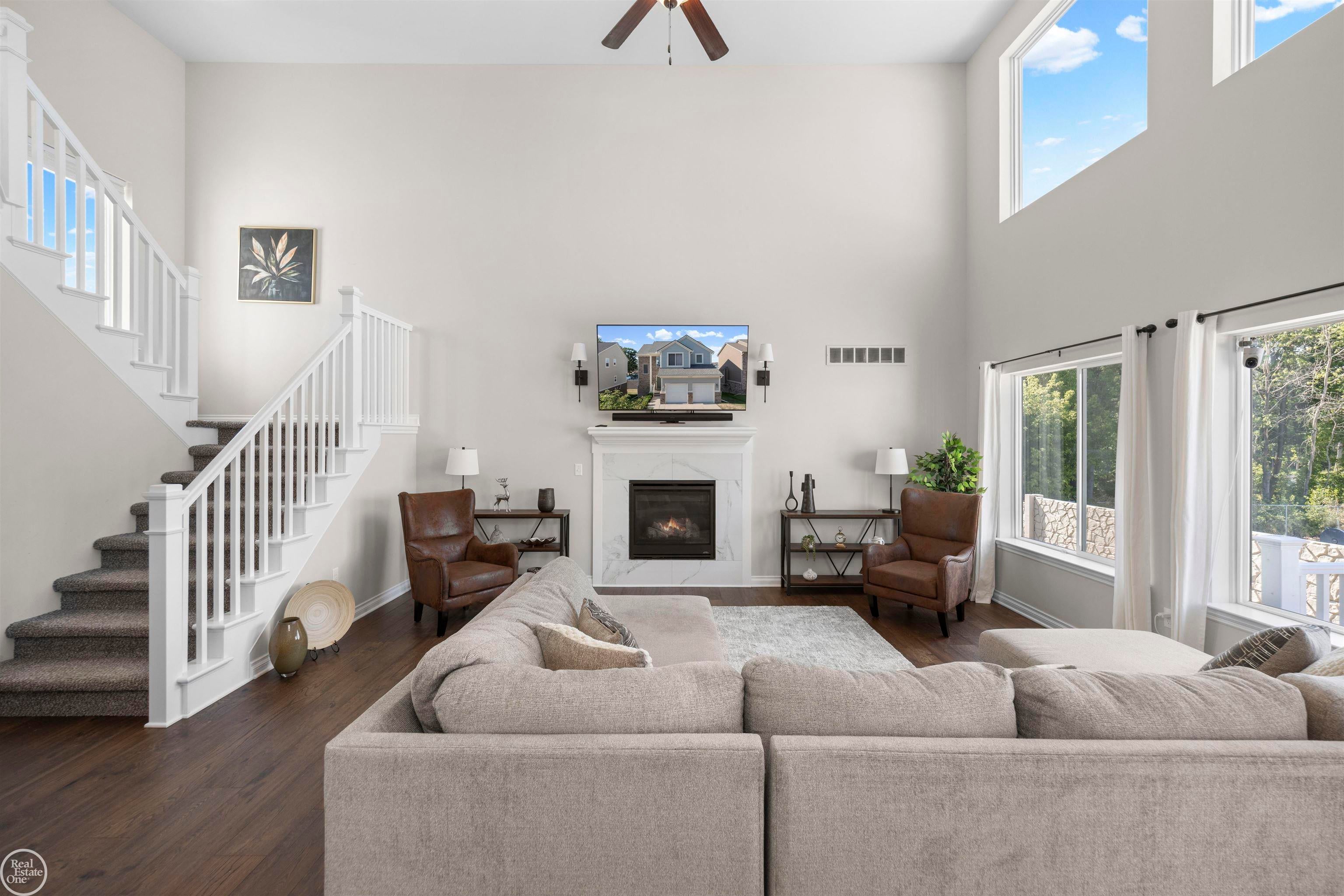 3923 Maple Lane