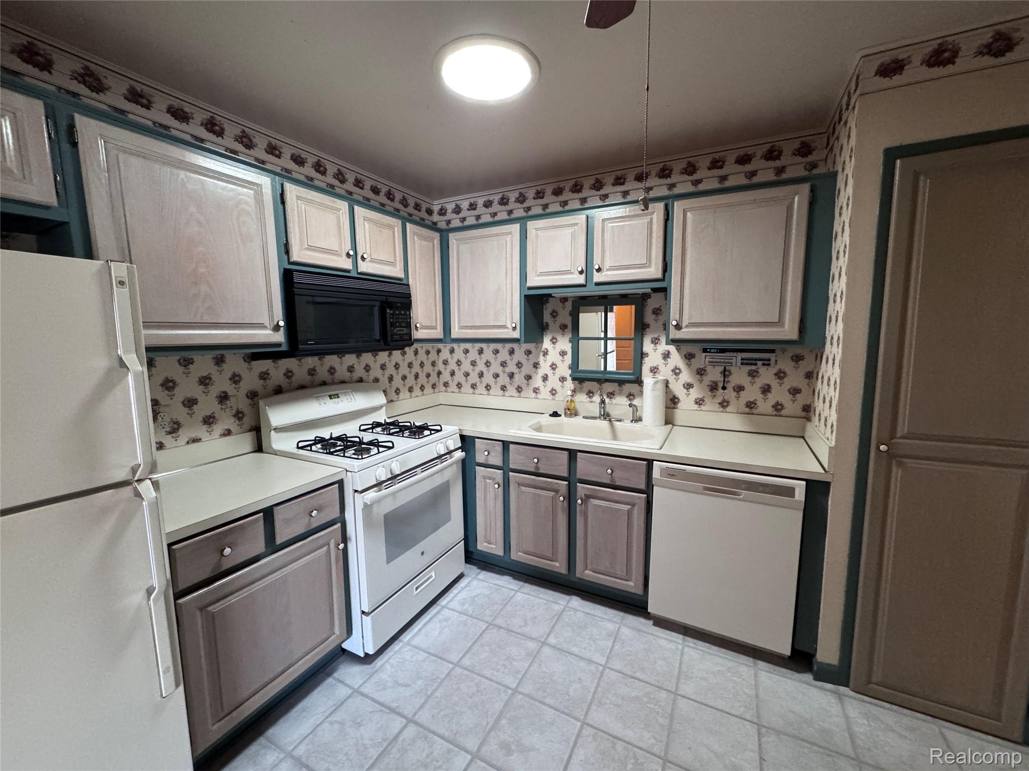 38984 Golfview Drive W