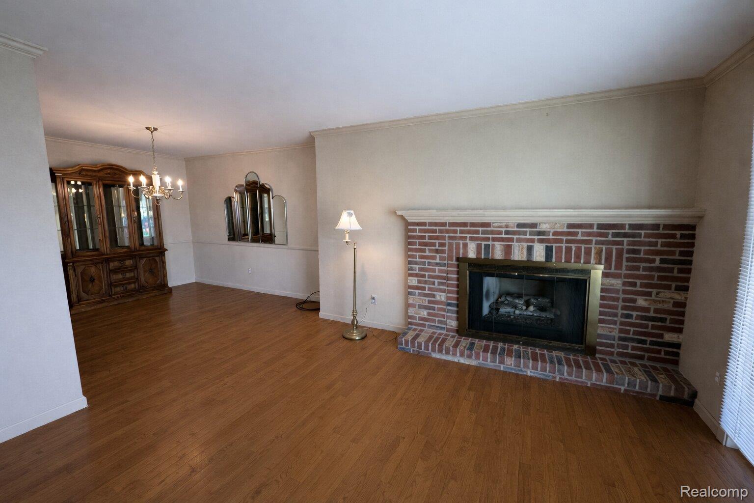 38984 Golfview Drive W