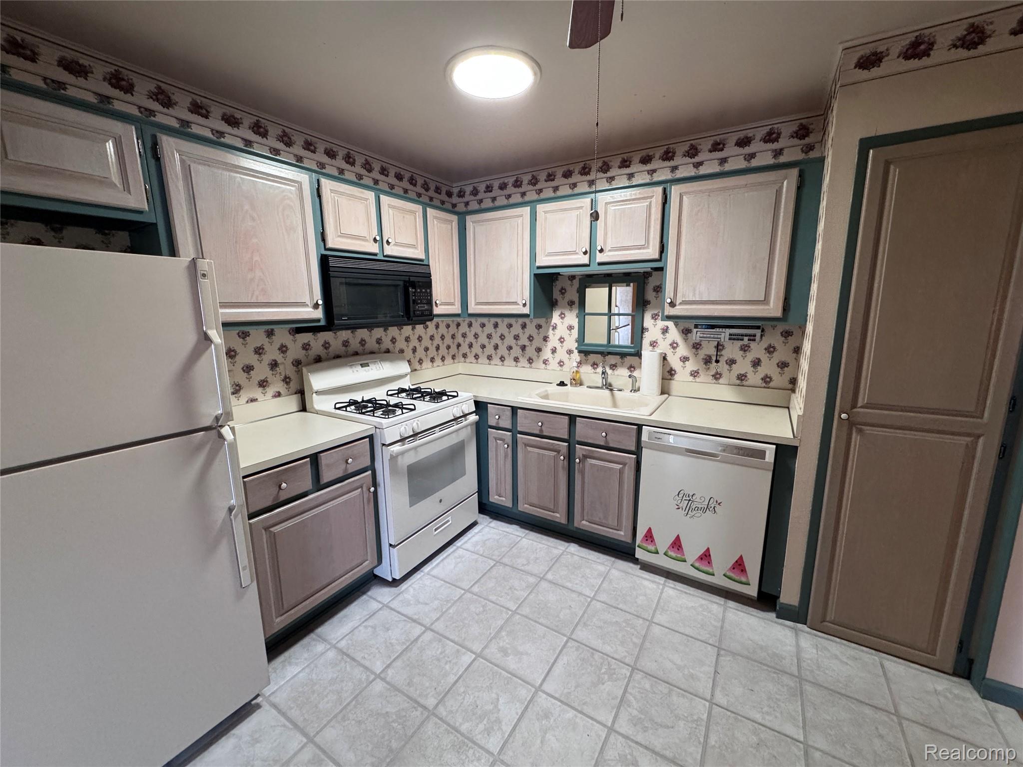 38984 Golfview Drive W