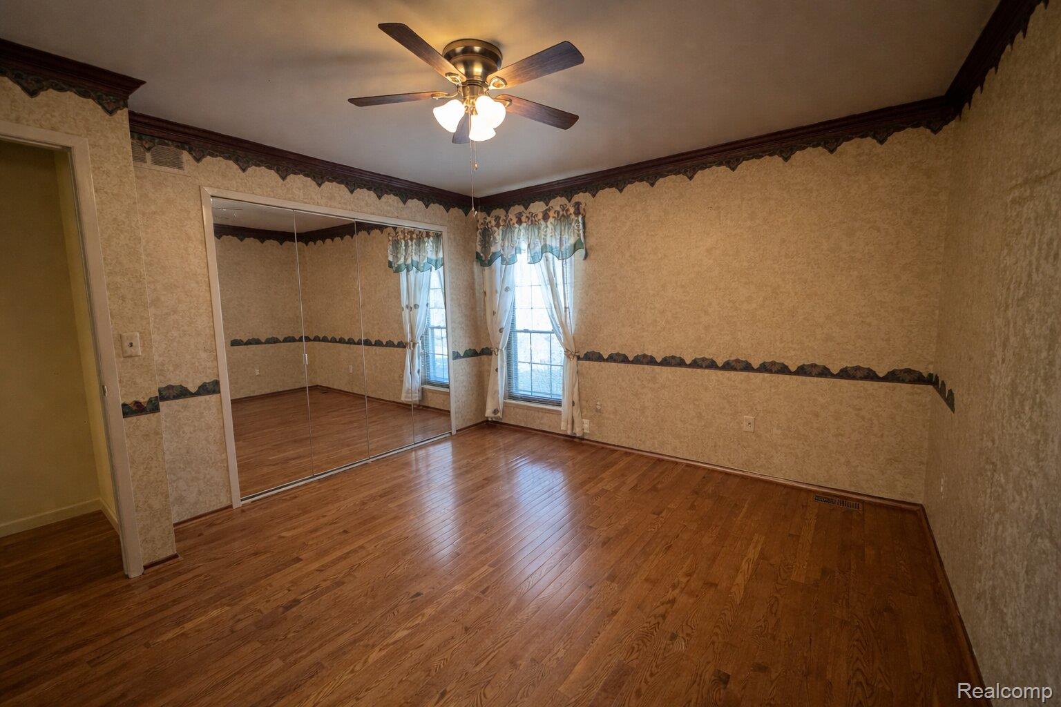 38984 Golfview Drive W