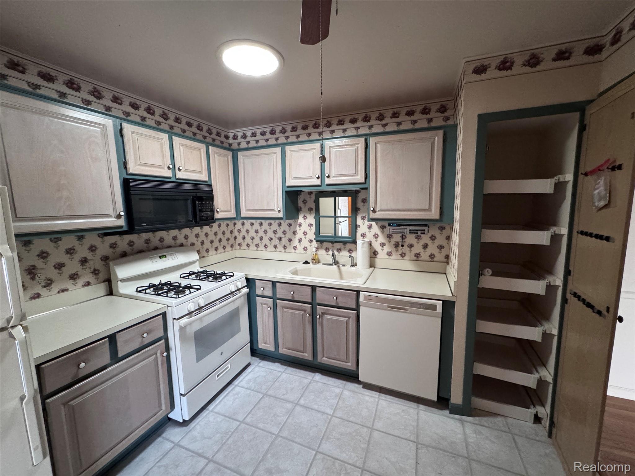 38984 Golfview Drive W