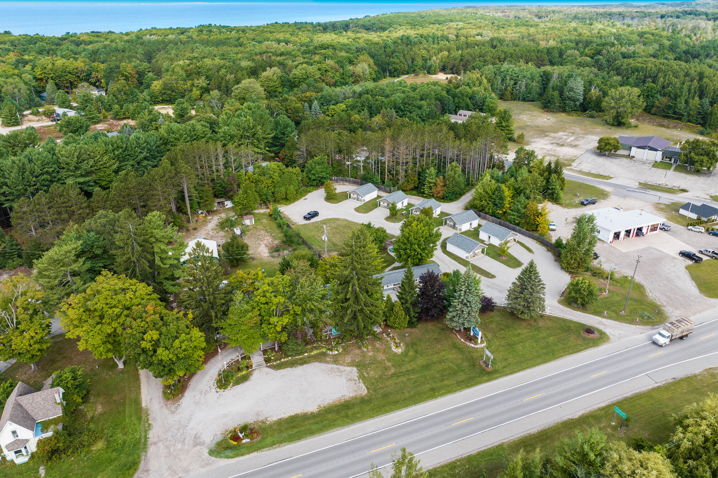 4871 US Highway 31 N