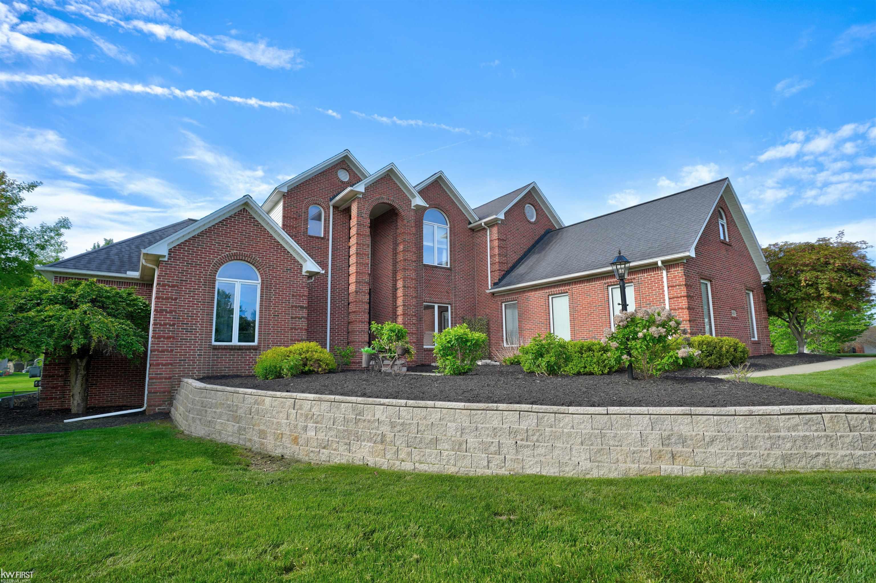 9450 Creek Bend Trail