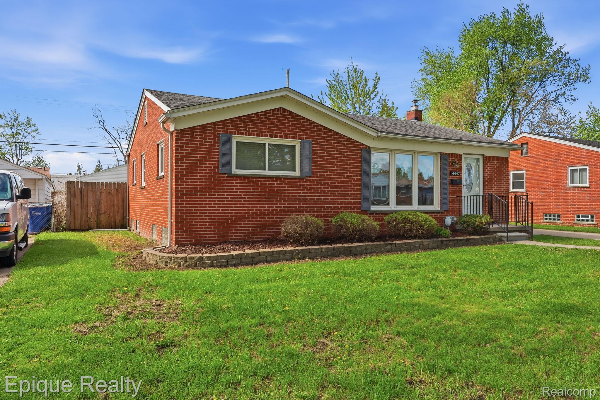 4442 Lutz Drive