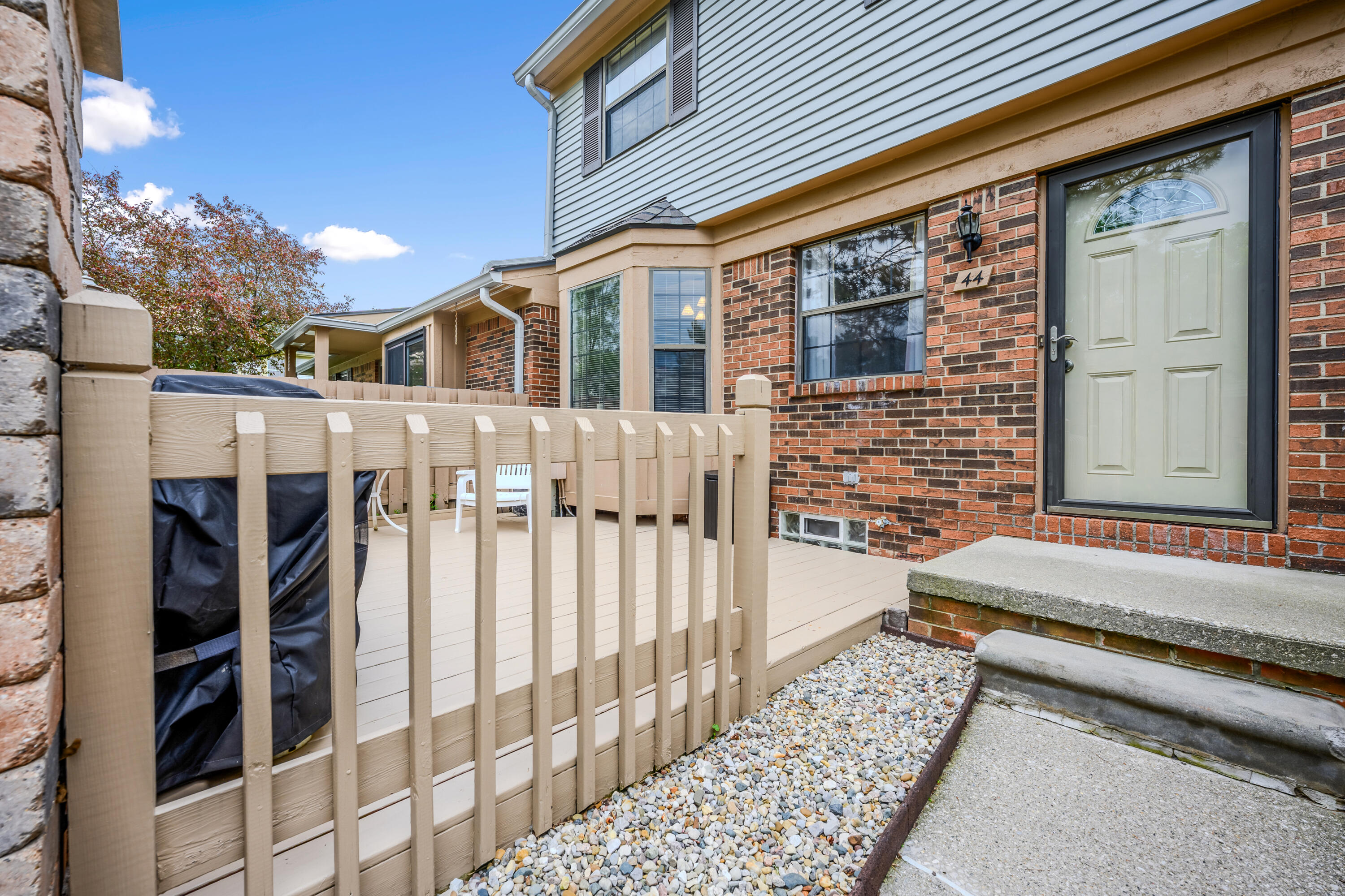 1951 Arbor Way N