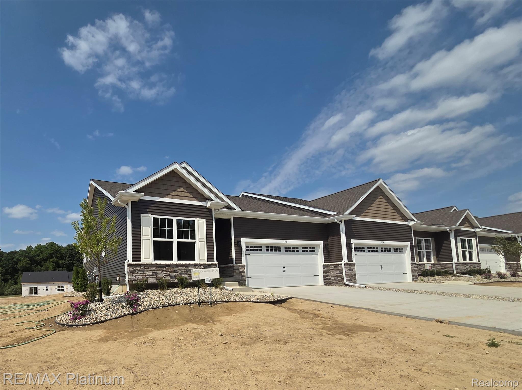856 Oakwood Circle 44
