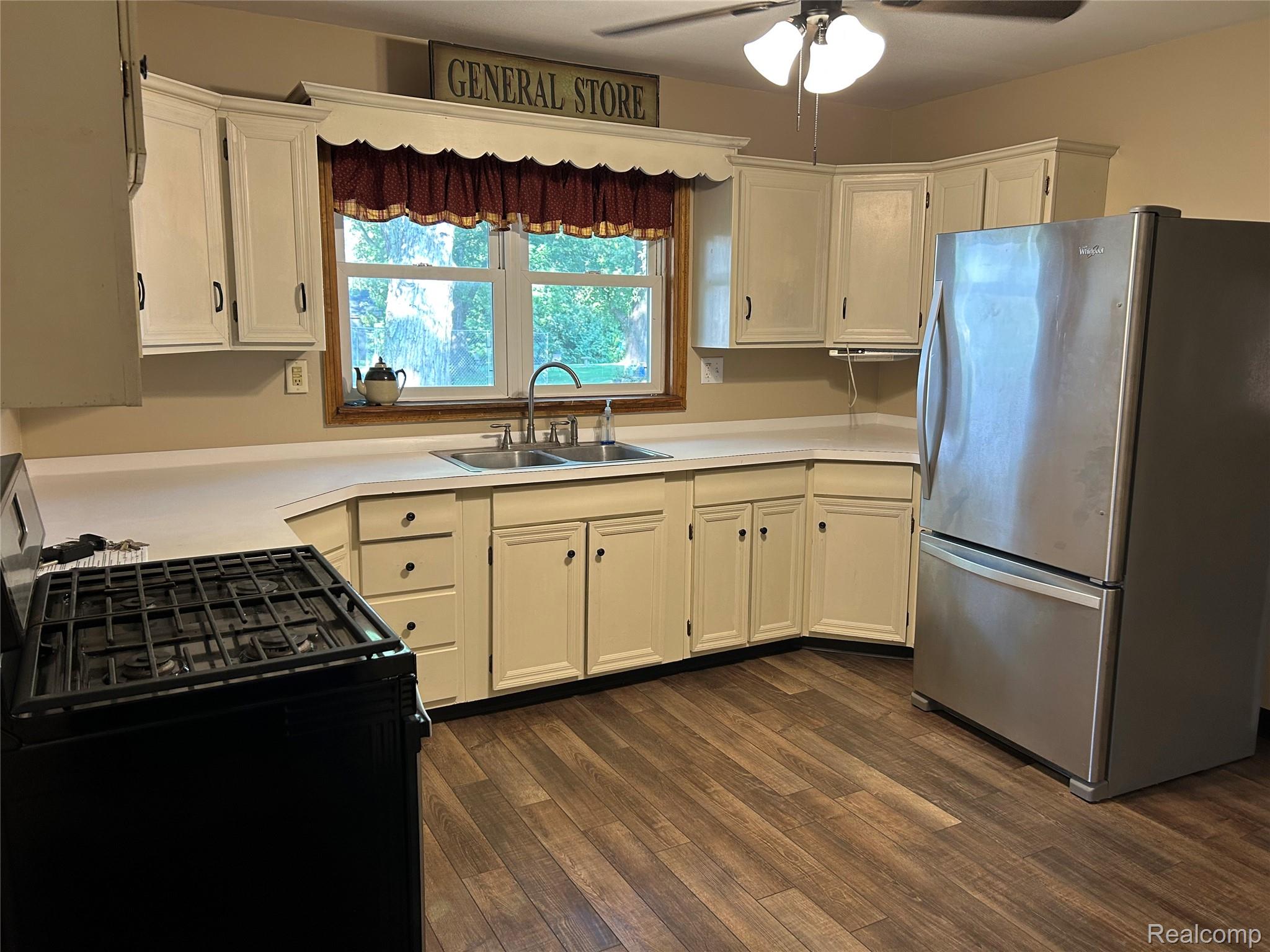 5060 Armstrong Avenue