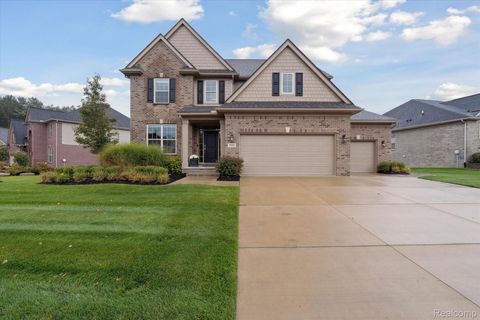 2802 Captains Cove Walled Lake City MI 48390