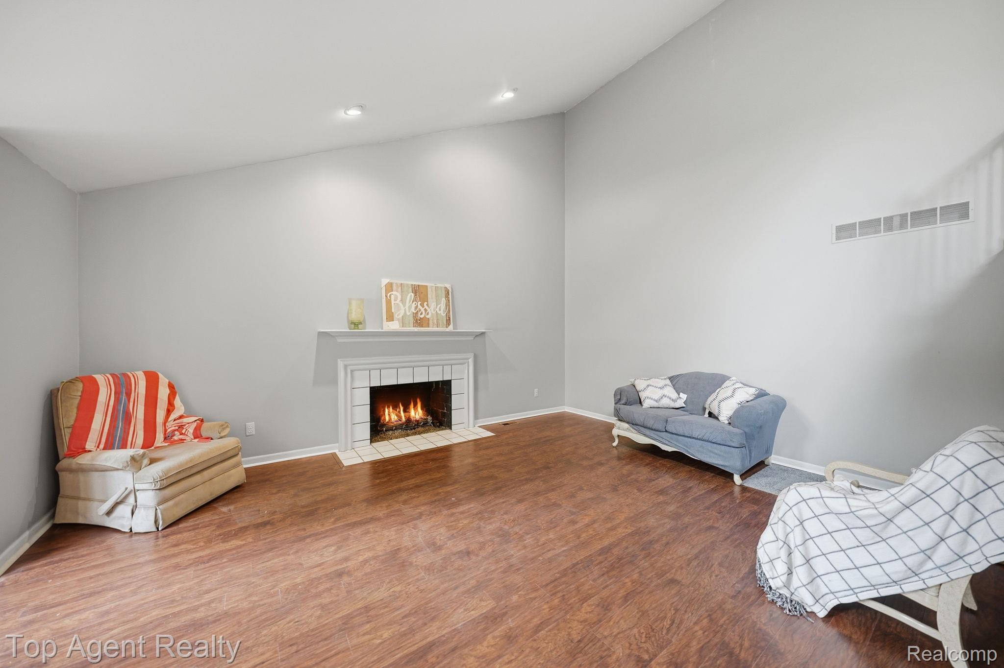 5045 Shady Creek Drive