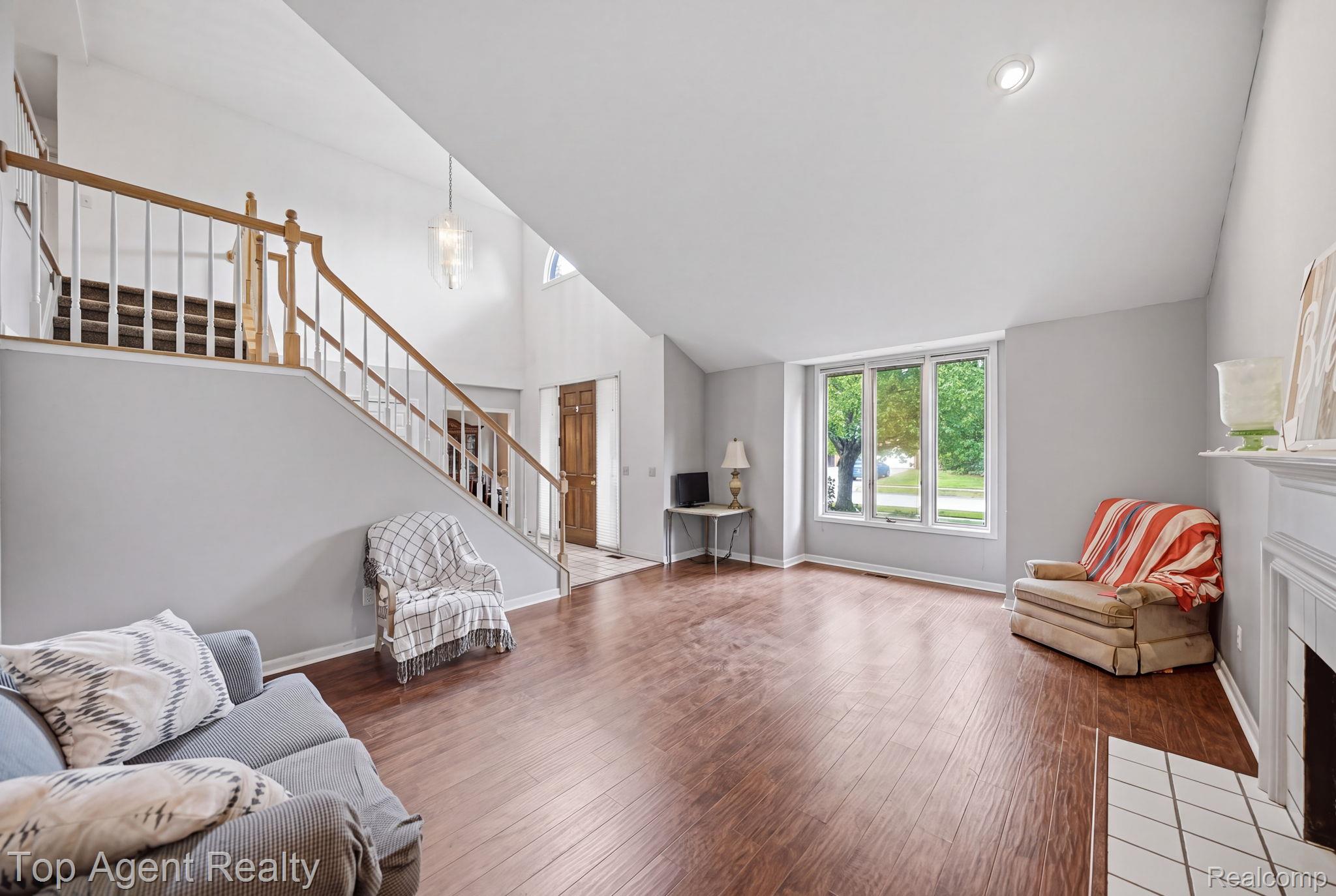 5045 Shady Creek Drive