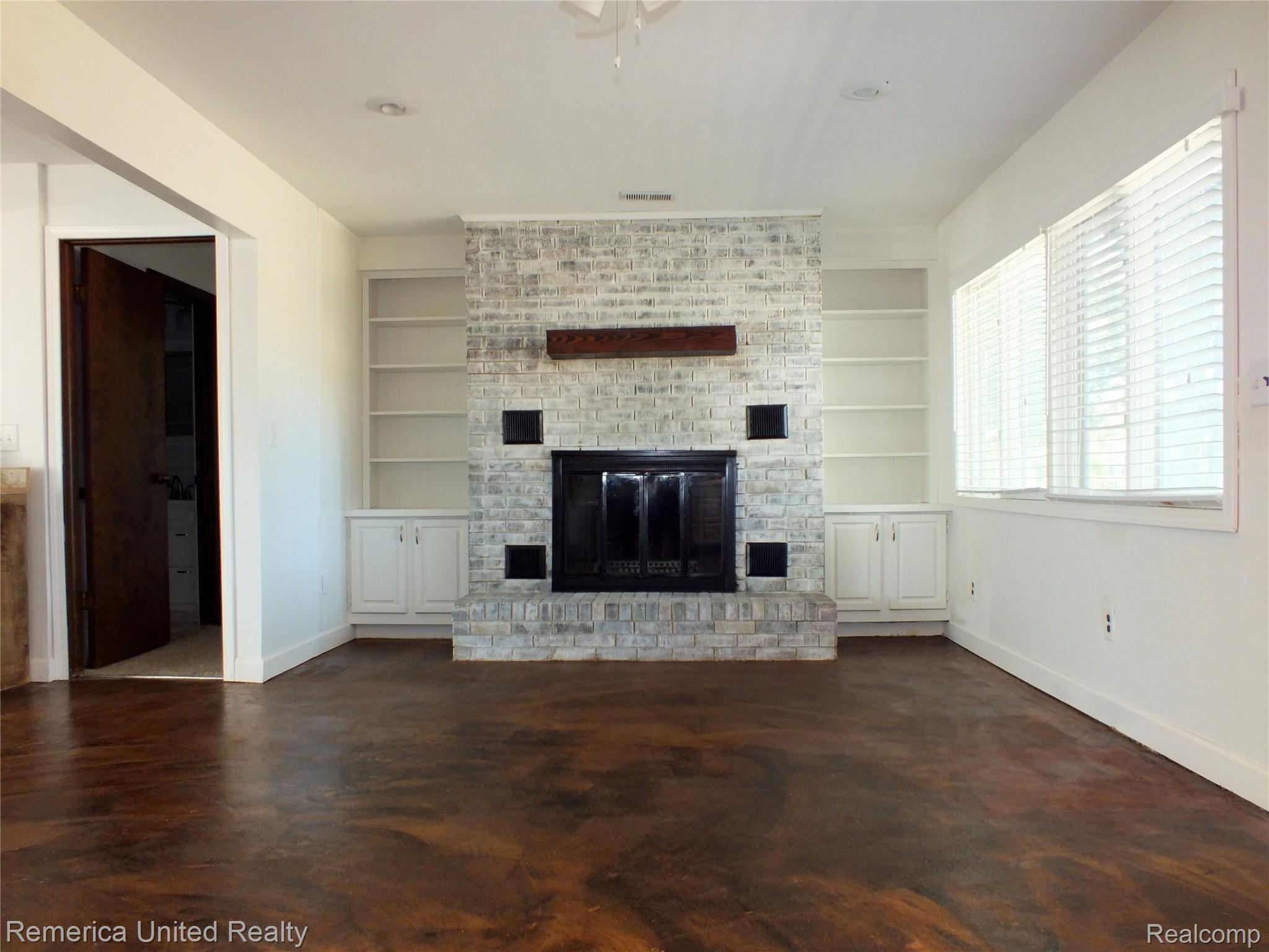 23861 LONGACRE Street