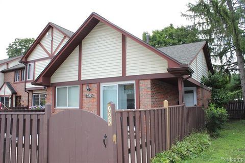 925 Terrace Lane N York Charter Township MI 48198