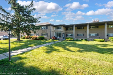 Photo of 2309 Walton Boulevard #36, Rochester Hills City, MI 48309 (MLS # 20261047346)