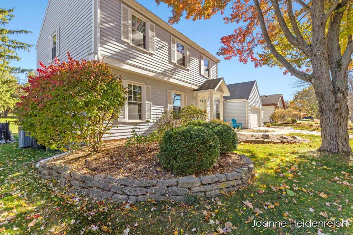 2526 Birchcrest Drive SE