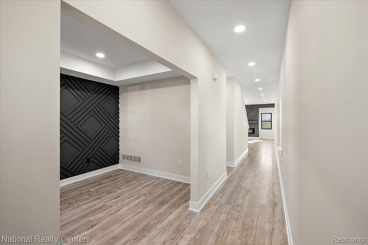 2130 Almont