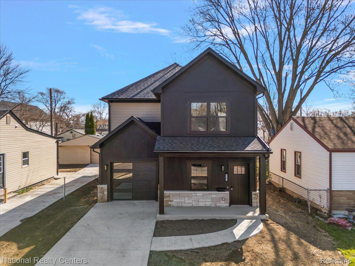2130 Almont