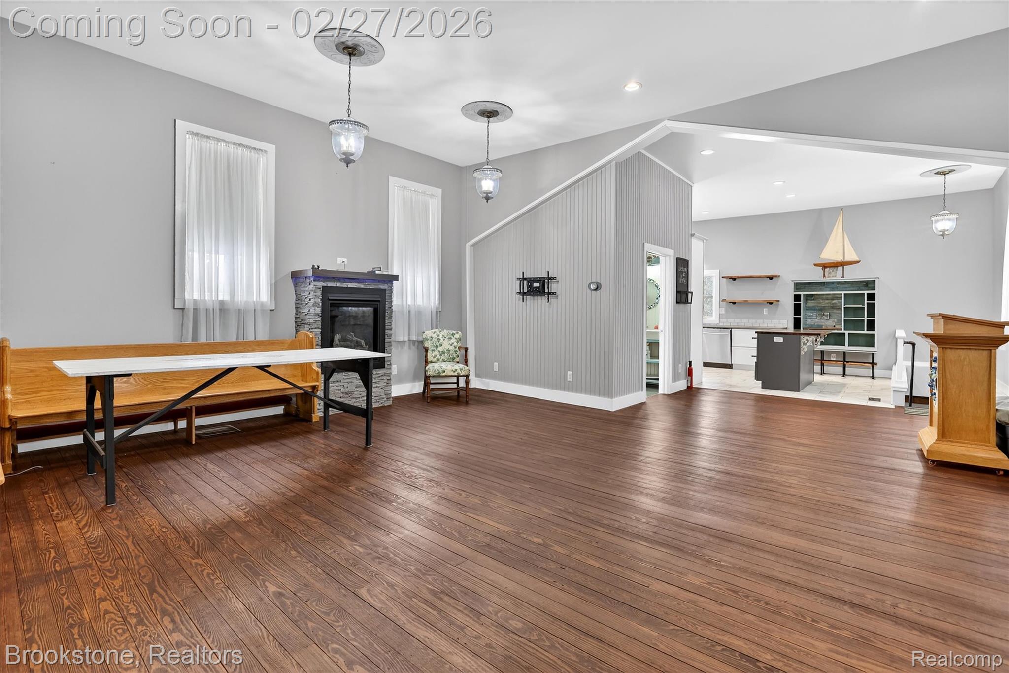 2450 N Lakeshore Road