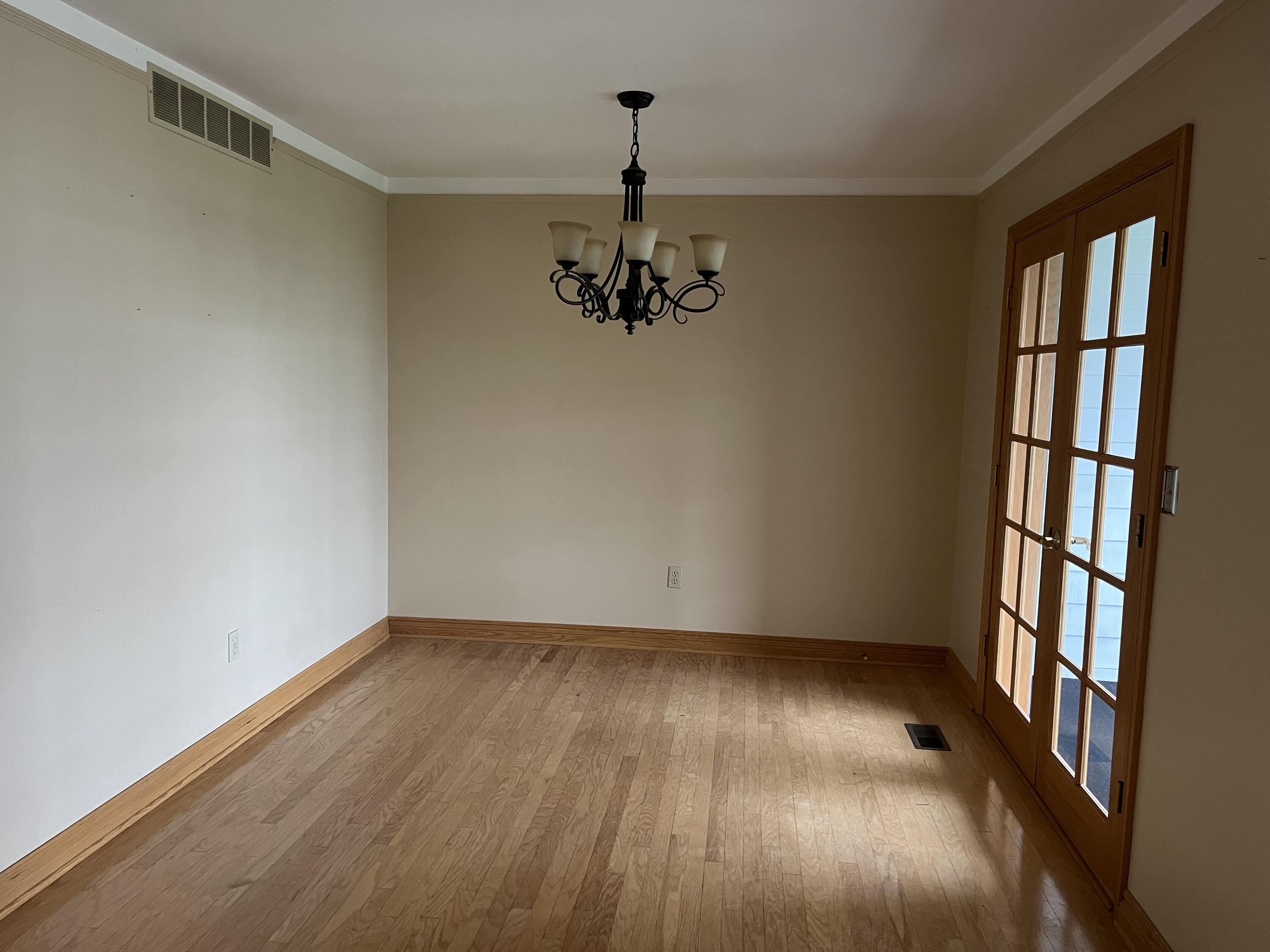 1660 River Road 43