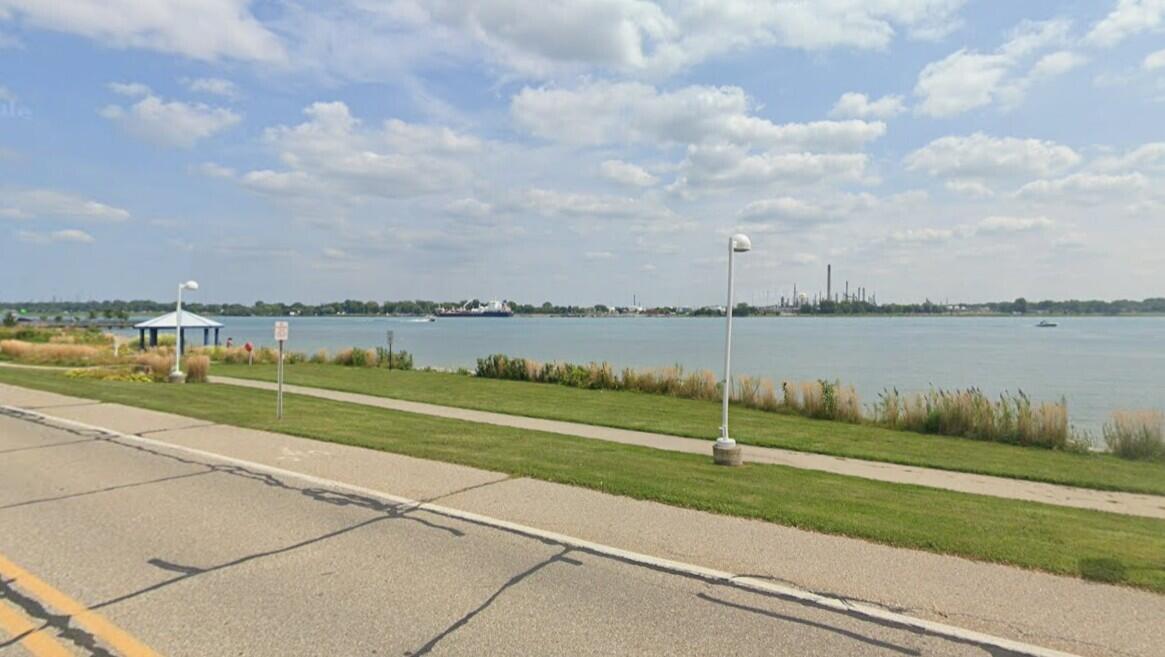1660 River Road 43