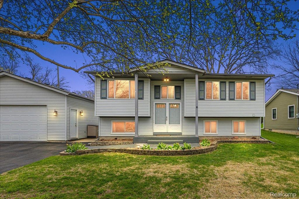 Photo of 490 Glenn Court, Lake Orion Village, MI 48362 (MLS # 20261026246)