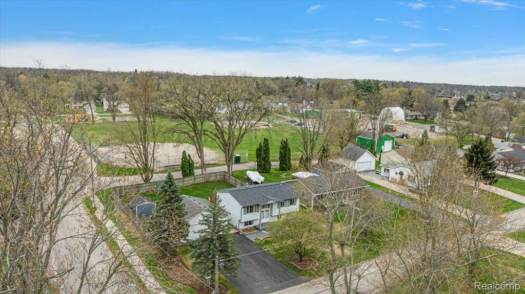 Photo of 490 Glenn Court, Lake Orion Village, MI 48362 (MLS # 20261026246)