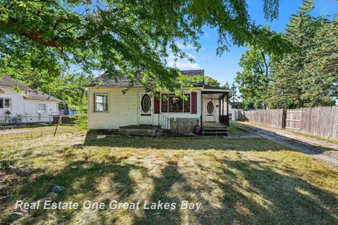 Photo of 508 S Kiesel Street, Bay City, MI 48706 (MLS # 61050223010)