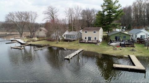 2705 Melvin Drive Hamburg Township MI 48169