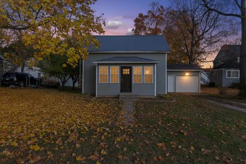 311 E Pine Street Edmore Village MI 48829