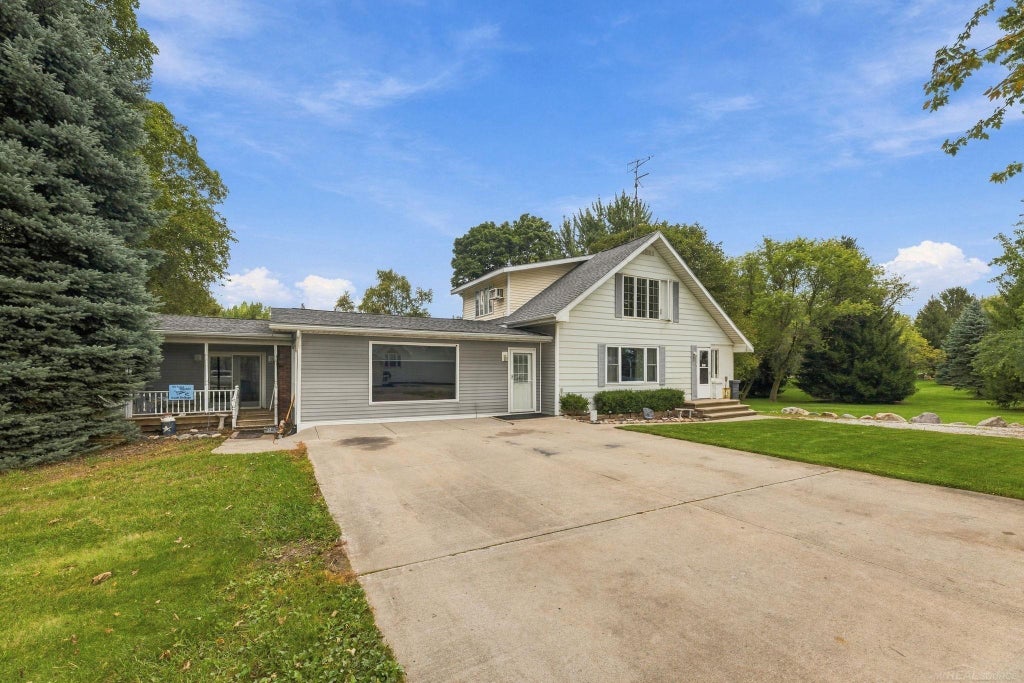 Photo of 2231 E Forester Road, Bridgehampton Township, MI 48427 (MLS # 58050222604)