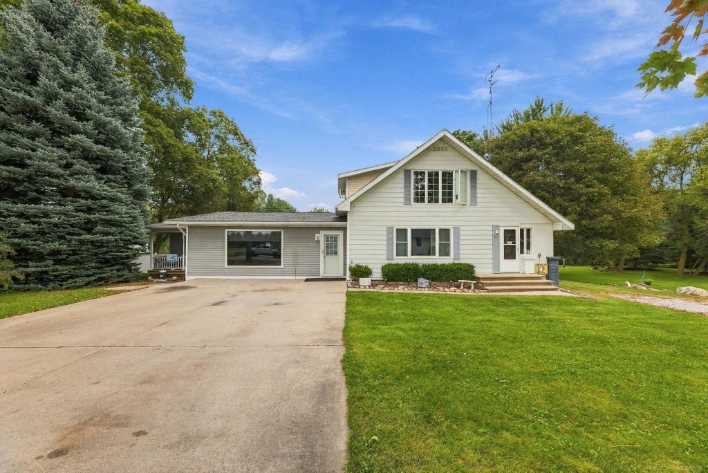 Photo of 2231 E Forester Road, Bridgehampton Township, MI 48427 (MLS # 58050222604)