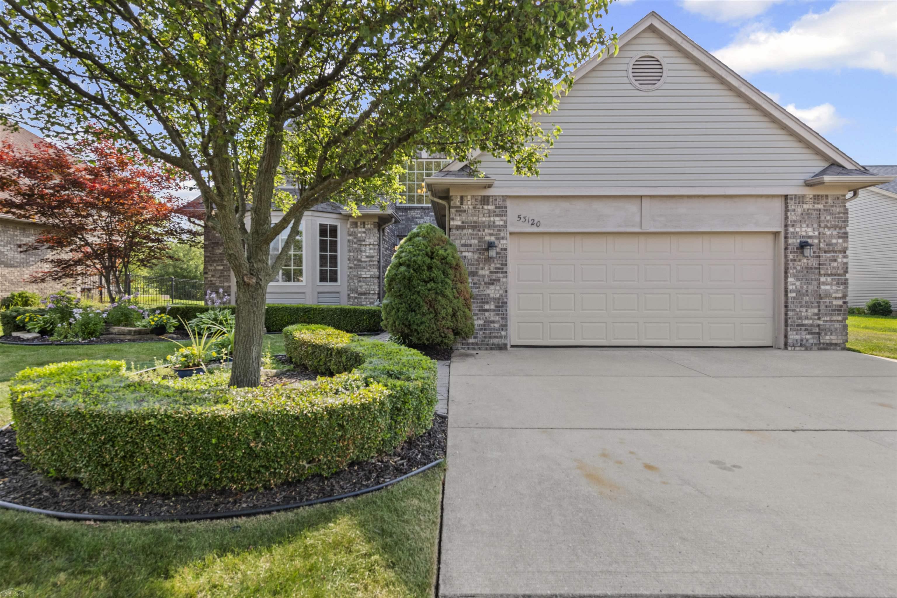 53120 Fox Pointe Drive