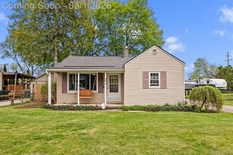 Photo of 2875 Longview Avenue, Rochester Hills City, MI 48307 (MLS # 20261028851)