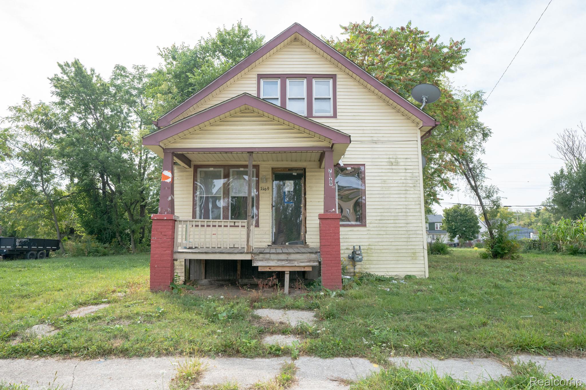 Bungalow-style home with a porch and a front lawn