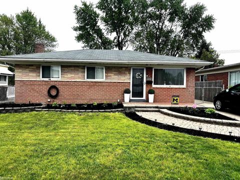 Photo of 15724 E 13 Mile Road, Roseville City, MI 48066 (MLS # 58050201130)