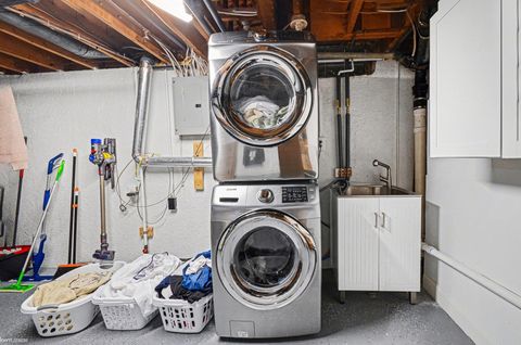 Tiny photo for 15724 E 13 Mile Road, Roseville City, MI 48066 (MLS # 58050201130)