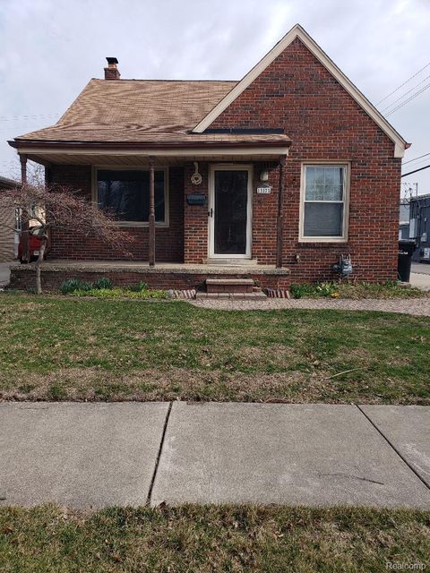 15228 Regina Avenue Allen Park City MI 48101