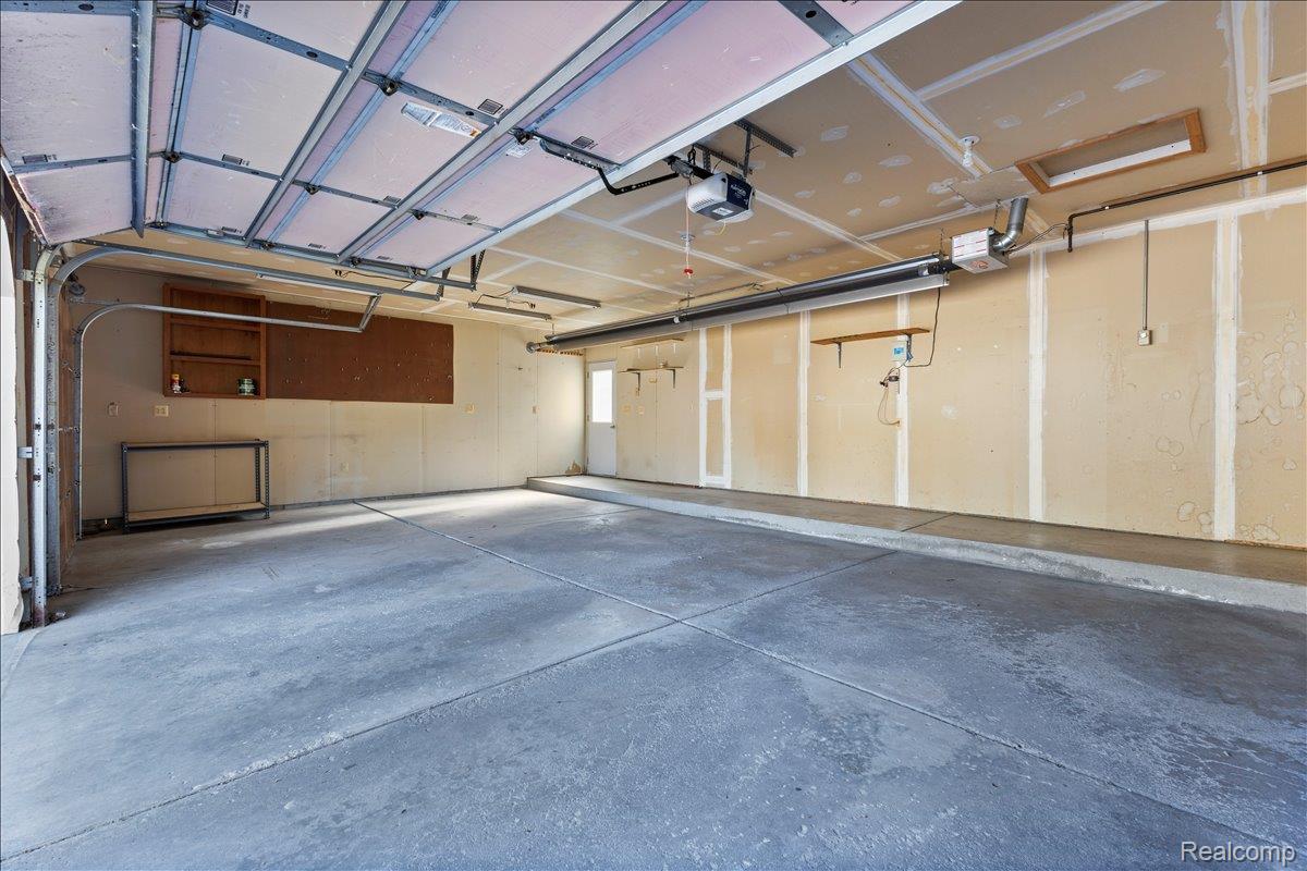 Waterford Charter Township, Michigan 48328, United States, 3 Bedrooms Bedrooms, ,2 BathroomsBathrooms,Residential,Pending,210859