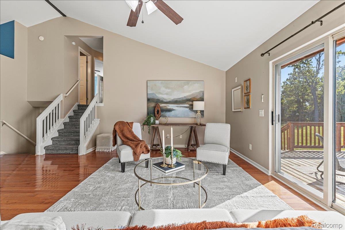 Waterford Charter Township, Michigan 48328, United States, 3 Bedrooms Bedrooms, ,2 BathroomsBathrooms,Residential,Pending,210859