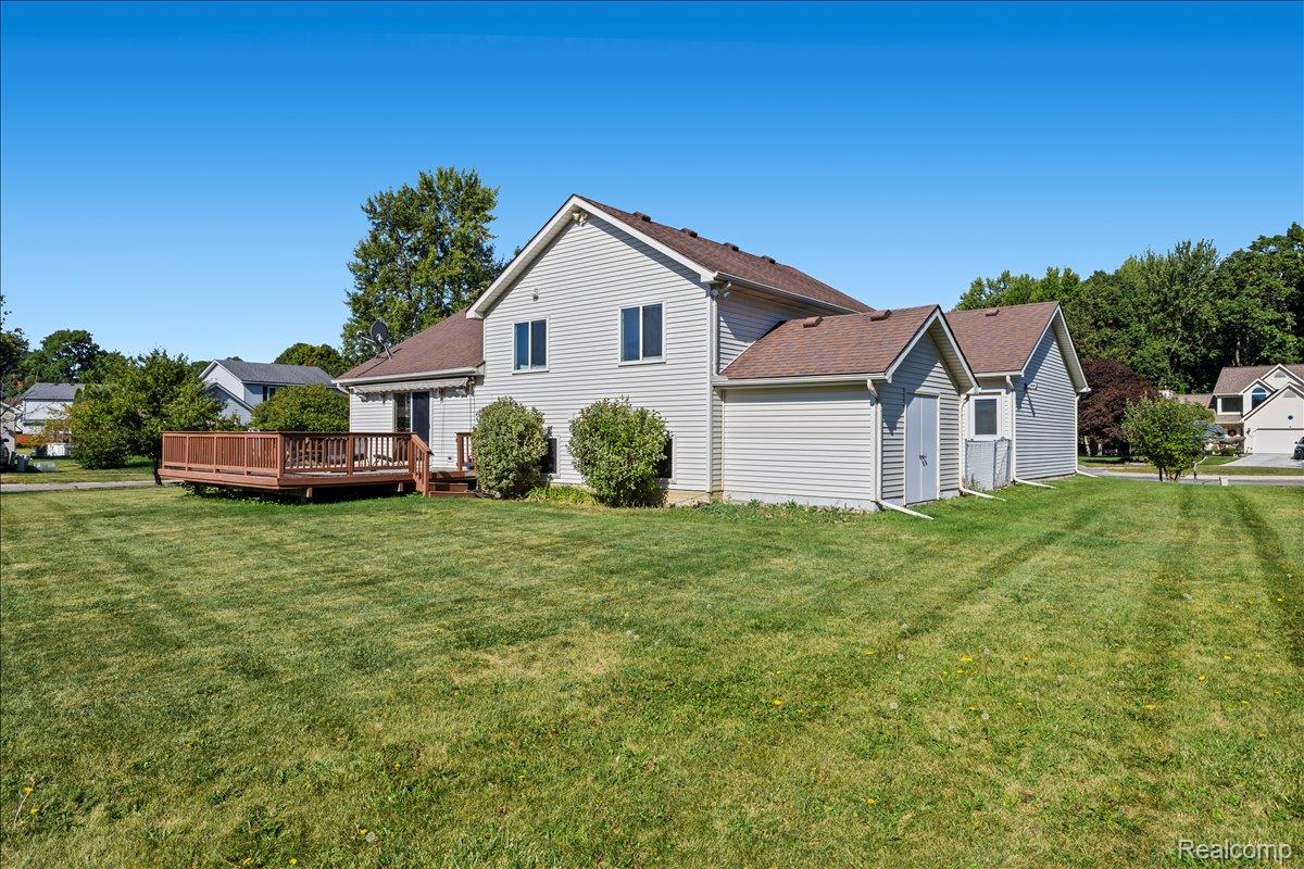 Waterford Charter Township, Michigan 48328, United States, 3 Bedrooms Bedrooms, ,2 BathroomsBathrooms,Residential,Pending,210859