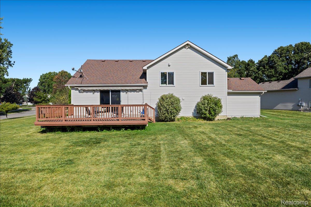 Waterford Charter Township, Michigan 48328, United States, 3 Bedrooms Bedrooms, ,2 BathroomsBathrooms,Residential,Pending,210859