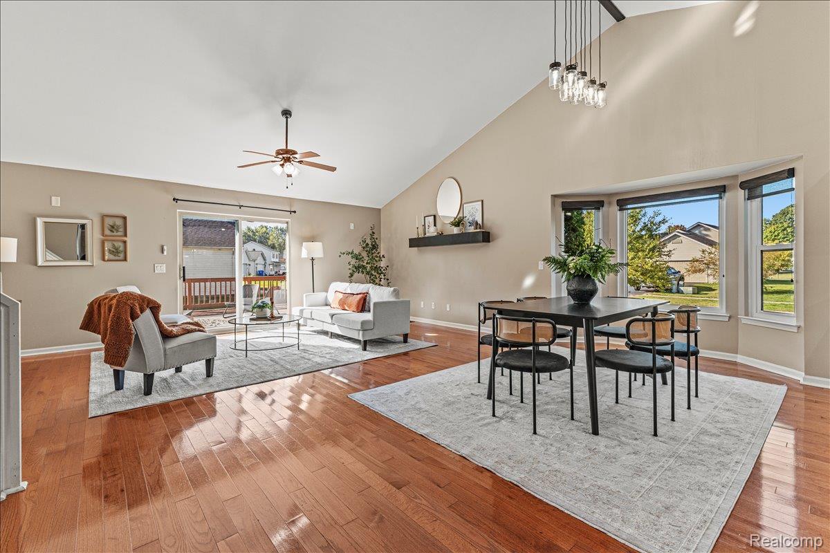 Waterford Charter Township, Michigan 48328, United States, 3 Bedrooms Bedrooms, ,2 BathroomsBathrooms,Residential,Pending,210859