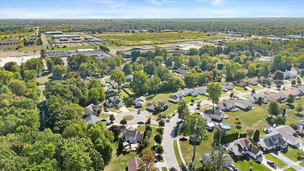 Waterford Charter Township, Michigan 48328, United States, 3 Bedrooms Bedrooms, ,2 BathroomsBathrooms,Residential,Pending,210859