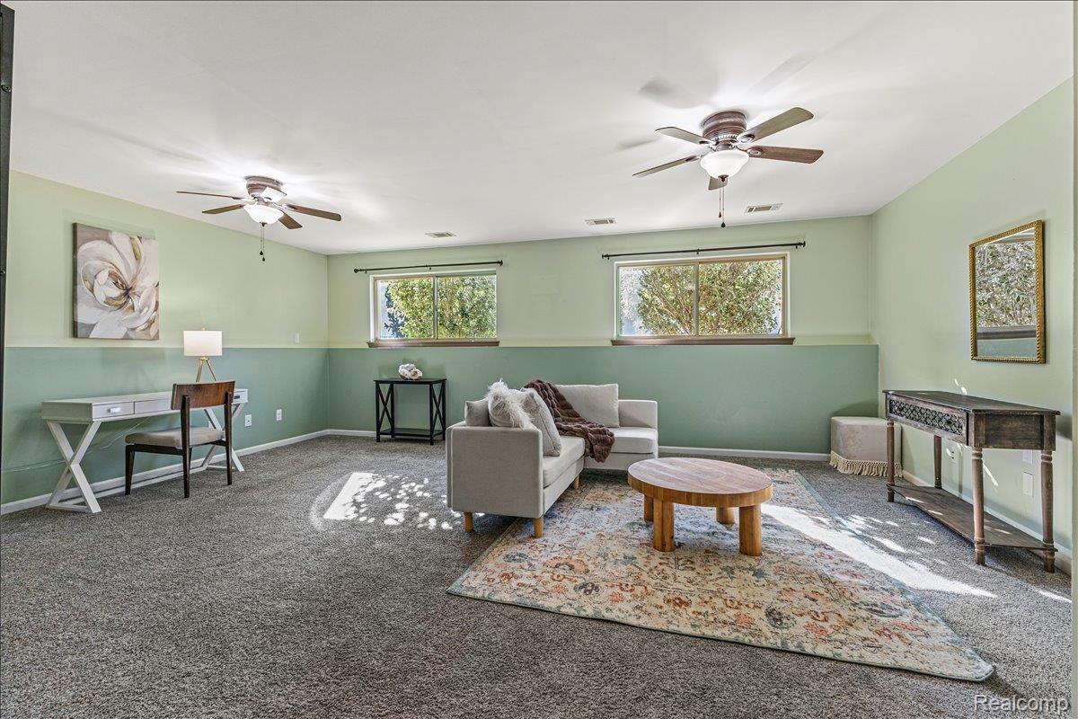 Waterford Charter Township, Michigan 48328, United States, 3 Bedrooms Bedrooms, ,2 BathroomsBathrooms,Residential,Pending,210859