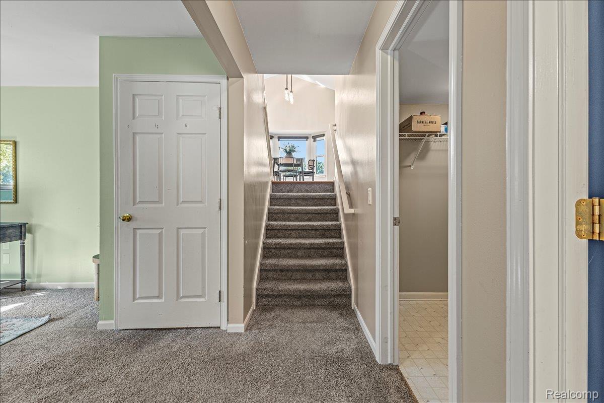 Waterford Charter Township, Michigan 48328, United States, 3 Bedrooms Bedrooms, ,2 BathroomsBathrooms,Residential,Pending,210859